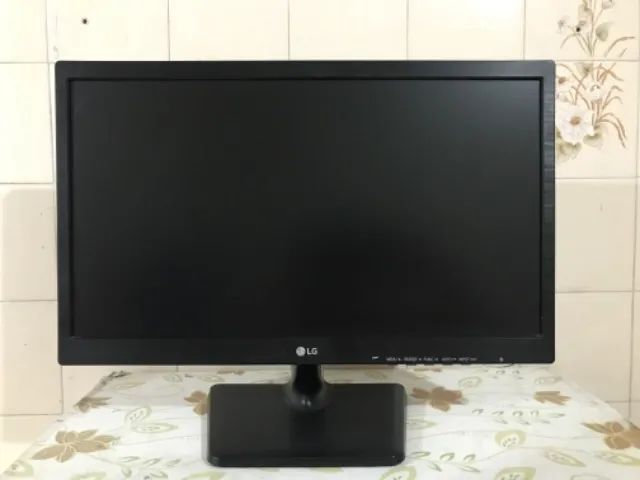 Monitor de pc LG 20 polegadas usando funcionando perfeitamente.