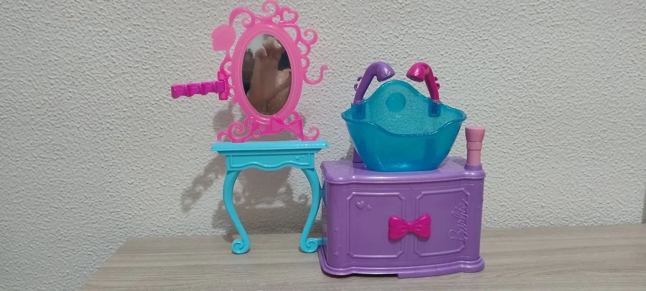 Boneca Barbie + Lavatório salão de beleza - Mattel - Foto 4