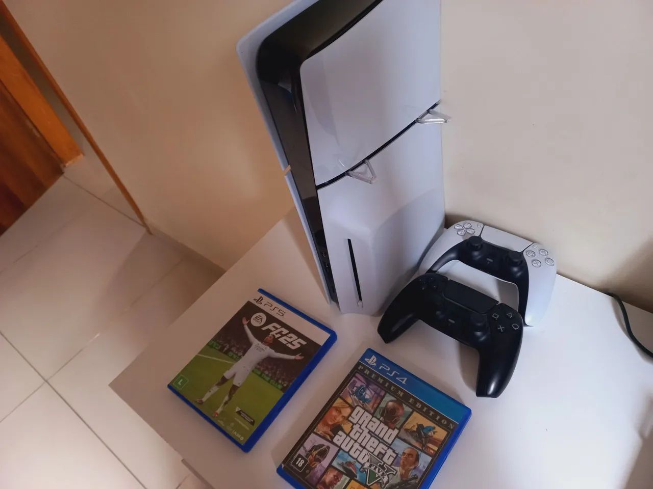 Vendendo ps5 slim 1tb  pouco tempo de uso - Foto 2