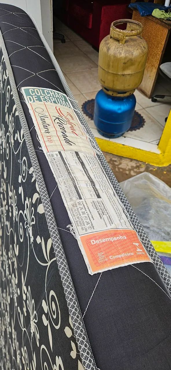 colchao casal espuma D20 bem conservado ENTREGA GRÁTIS  - Foto 4