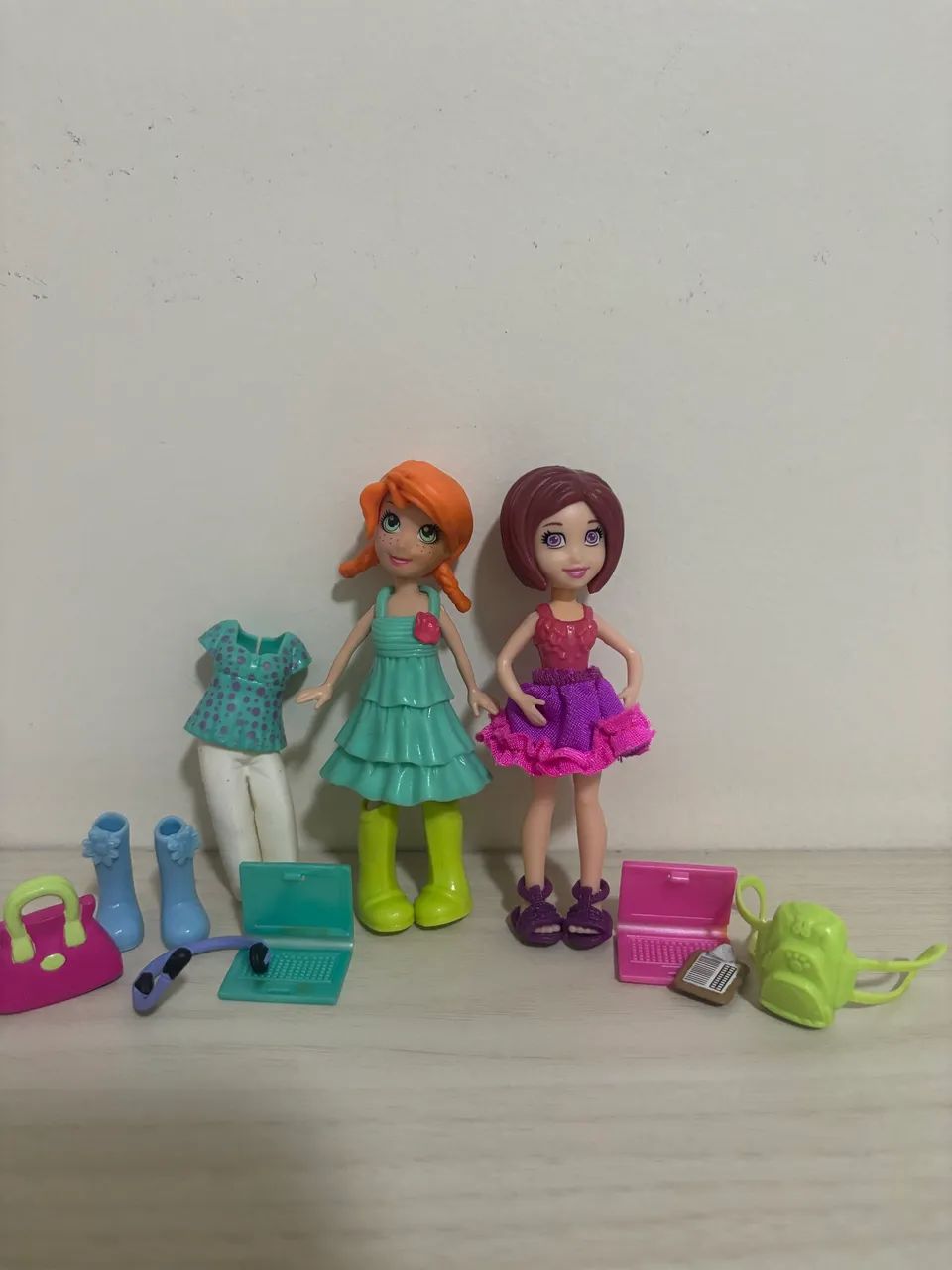 Kit 2 Pollys + roupas 
