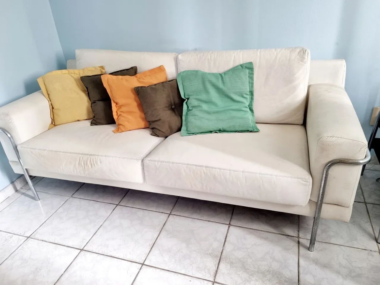 White Sofa65171905992579120