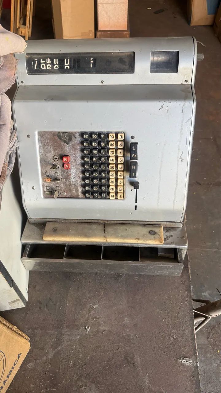 Máquina registradora antiga 