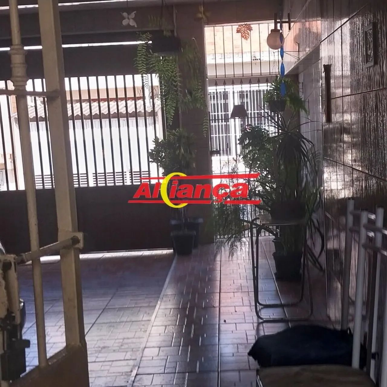 Casa Térrea com 2 dormitórios e 3 vagas