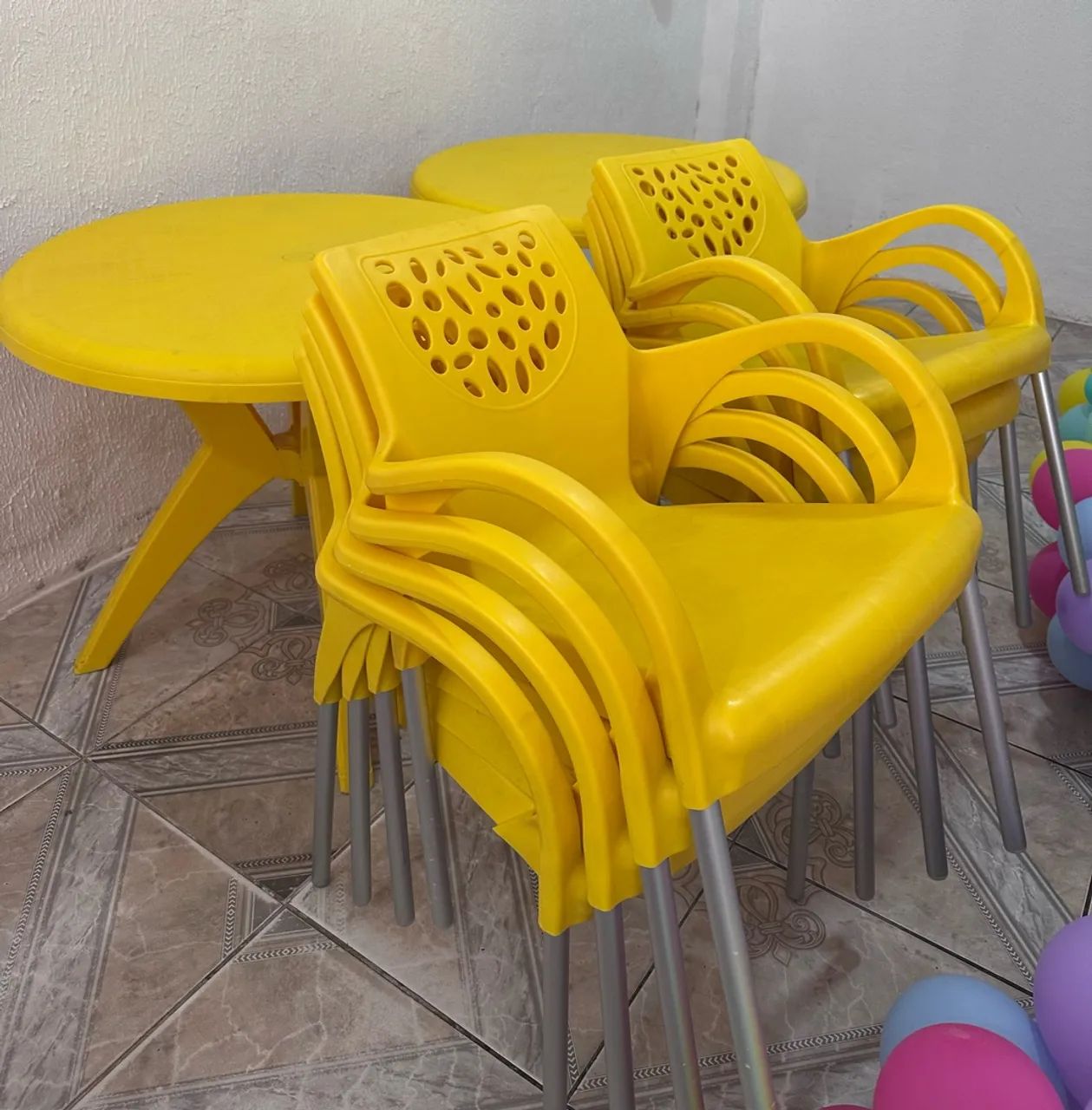 Conjunto 4 Mesa com 16 cadeiras 