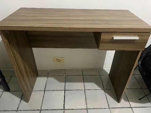 Escrivaninha + cadeira