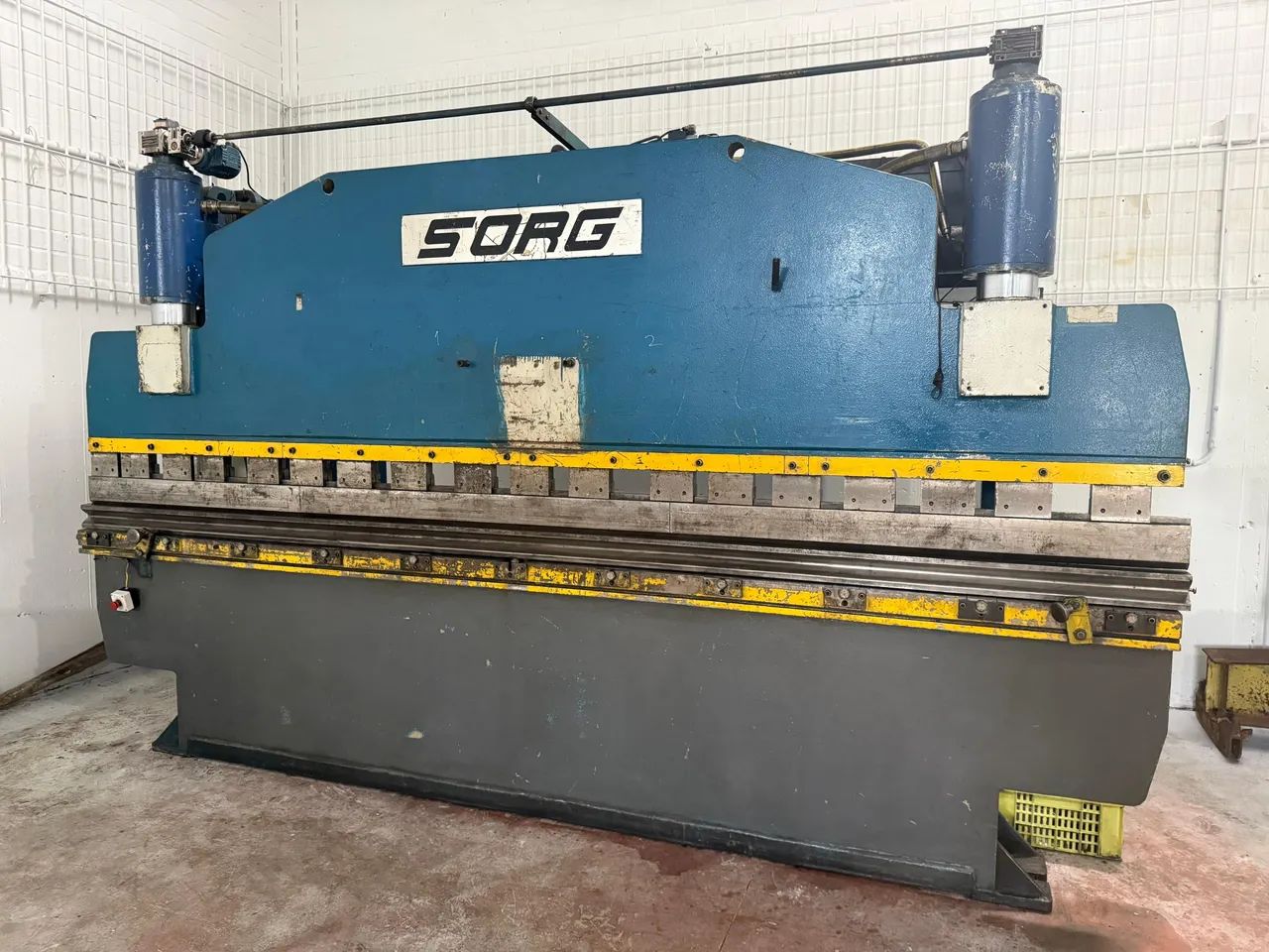 Dobradeira hidráulica Sorg 4.000 mm x 135 T