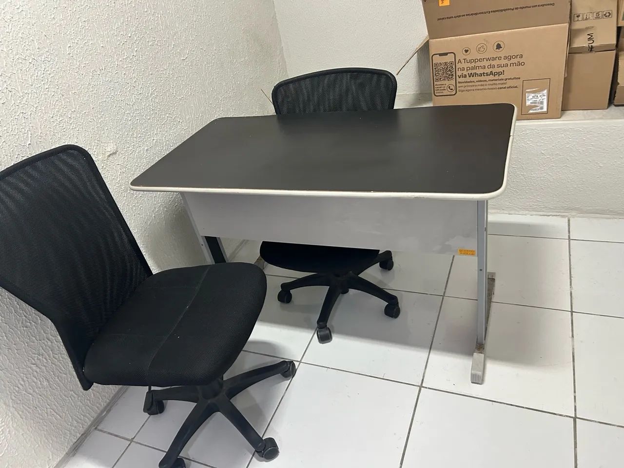 Mesa e cadeira de escritório 