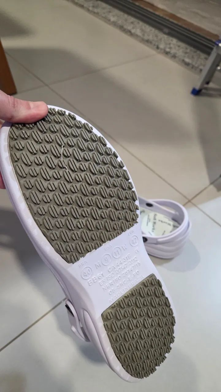 Sandalias tipo CROCS - Foto 2