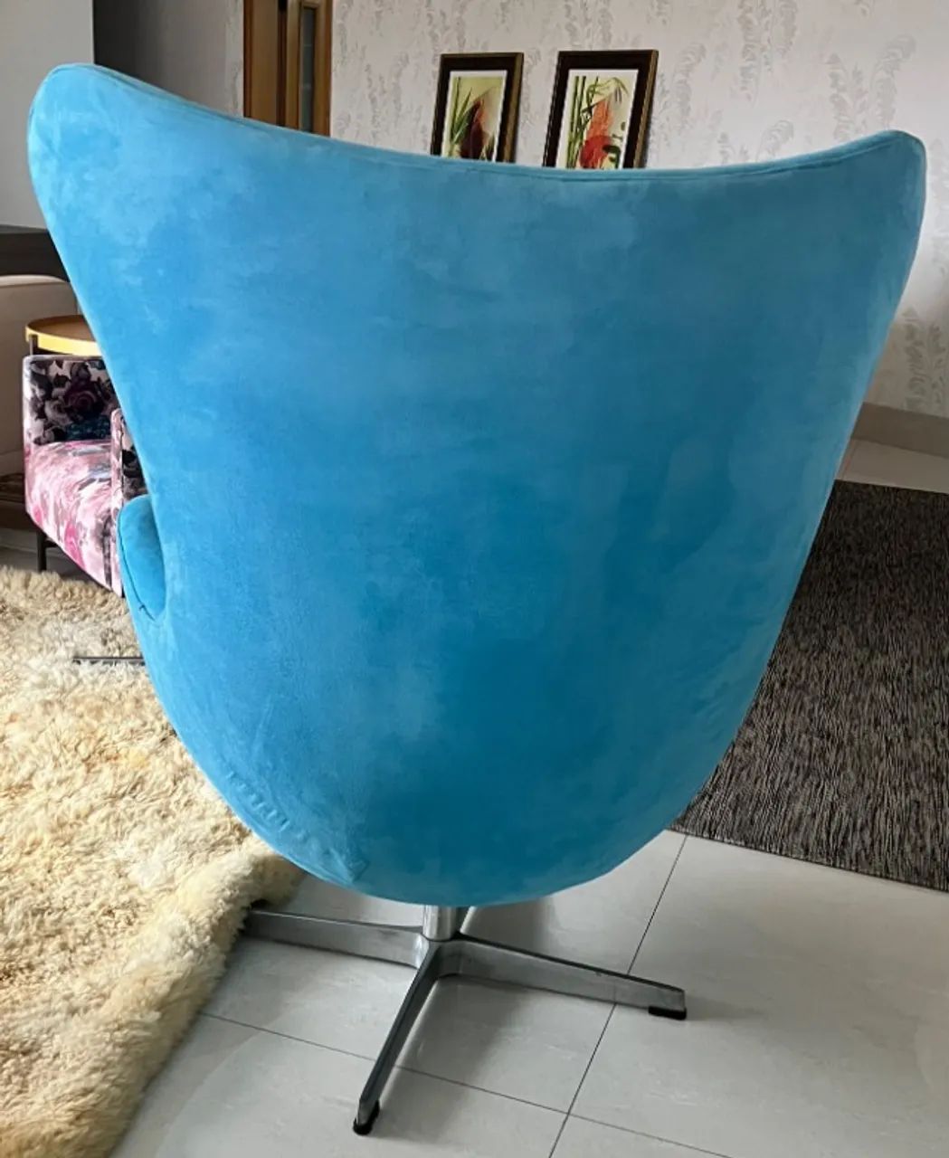 Poltrona Egg Giratória Azul com Almofada - Excelente Estado - Foto 5