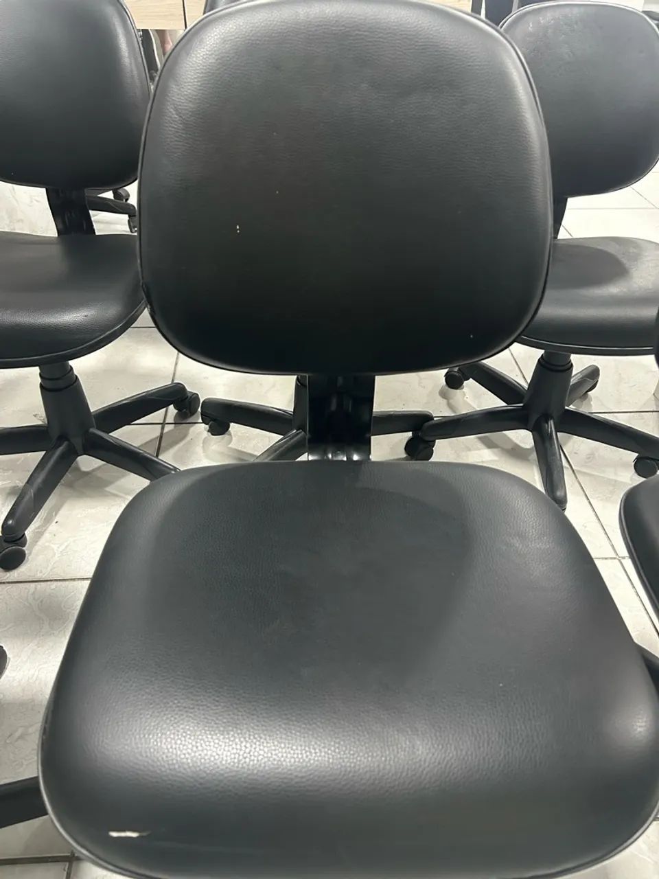 Cadeira sobe e desce com roda - Foto 4
