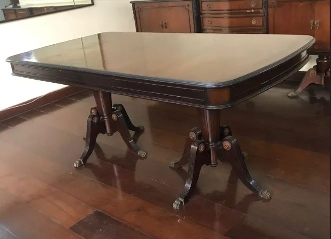 Mesa de jantar em mógno com 8 cadeiras - extensível - Foto 3