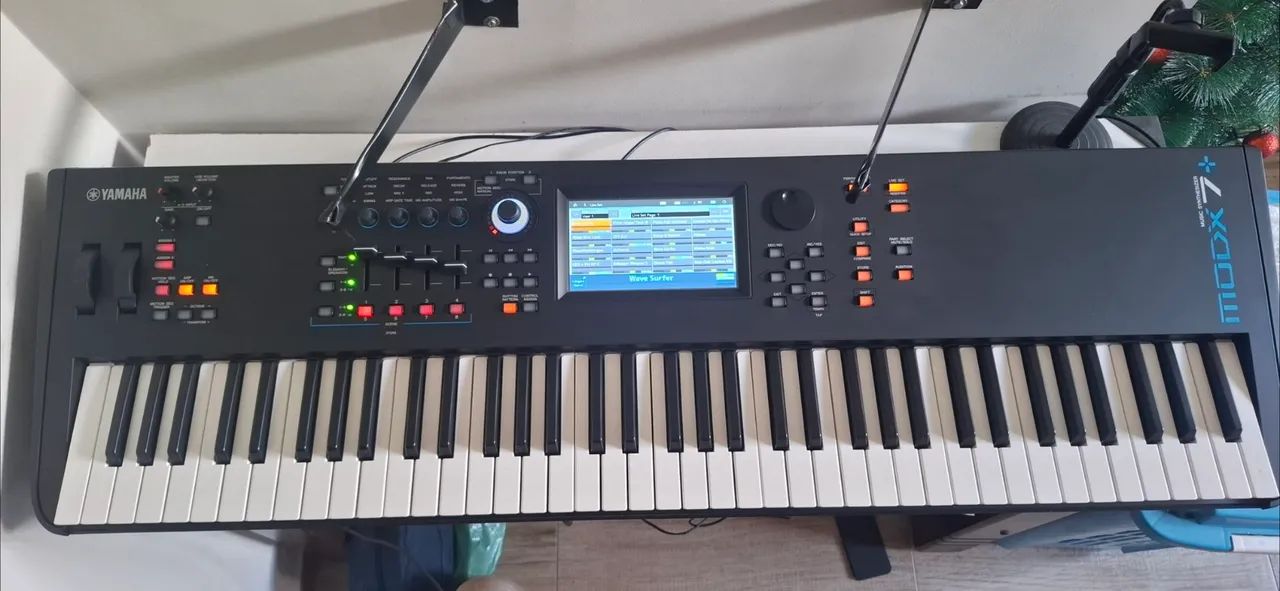 Yamaha MODX7 PLUS 