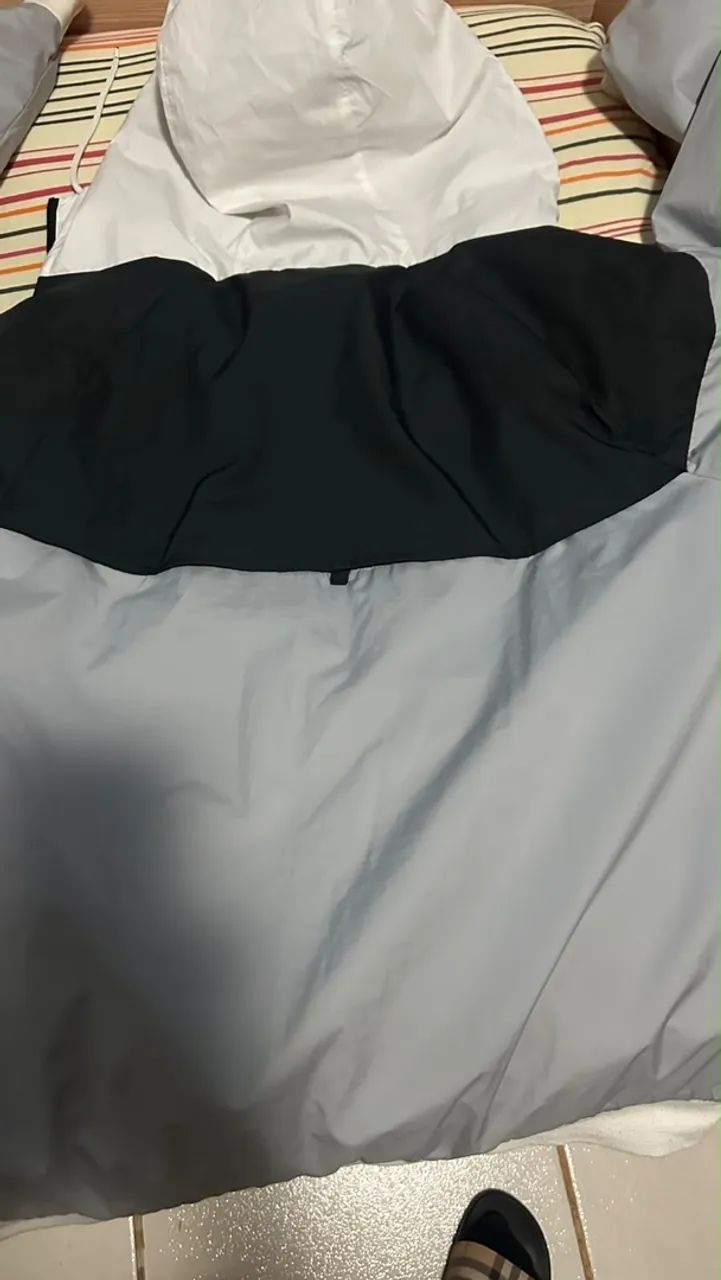 Jaqueta Nike Corta-Vento - Preta, Cinza e Branca - Foto 2