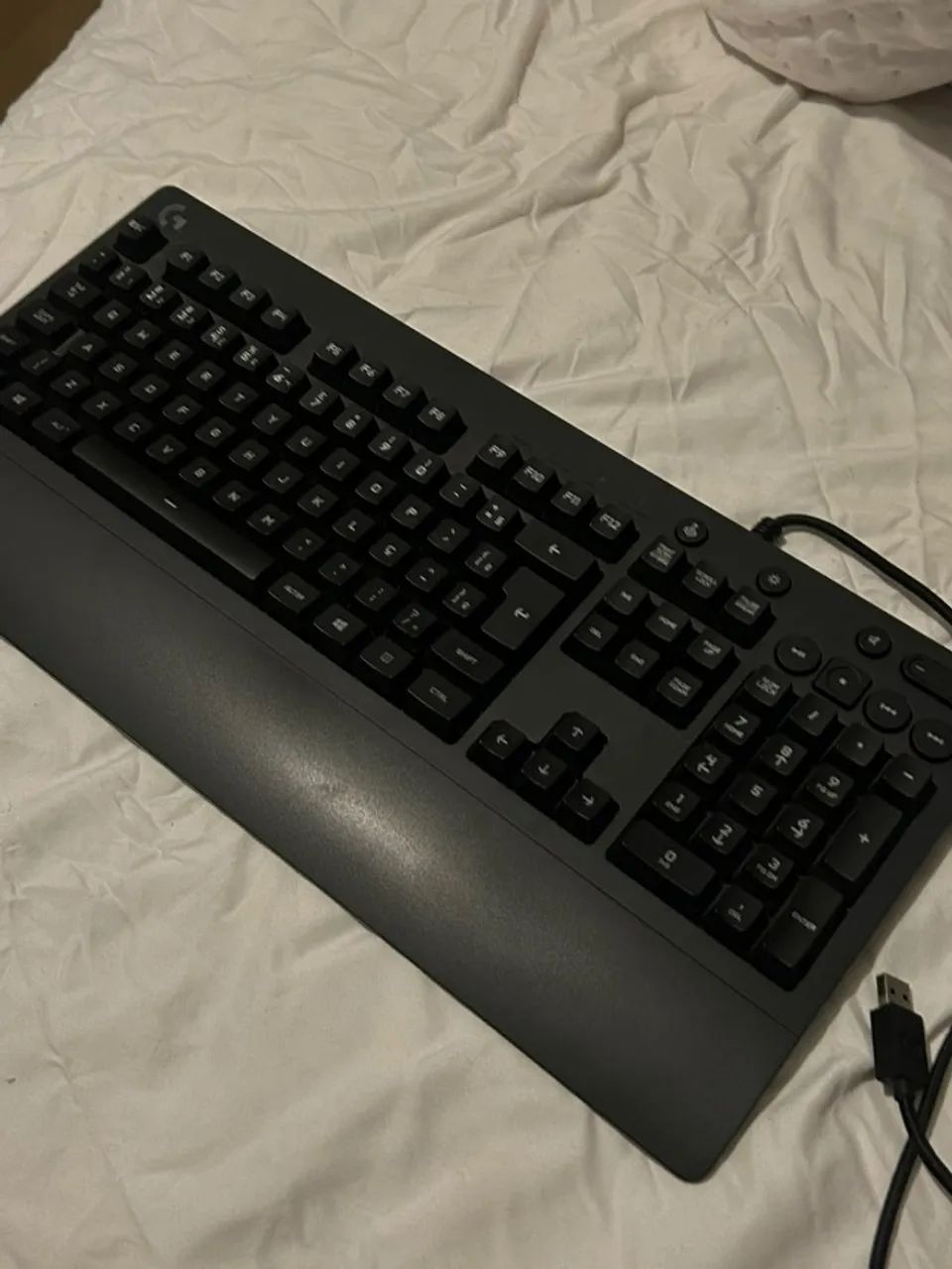 Teclado Gamer Logitech G213