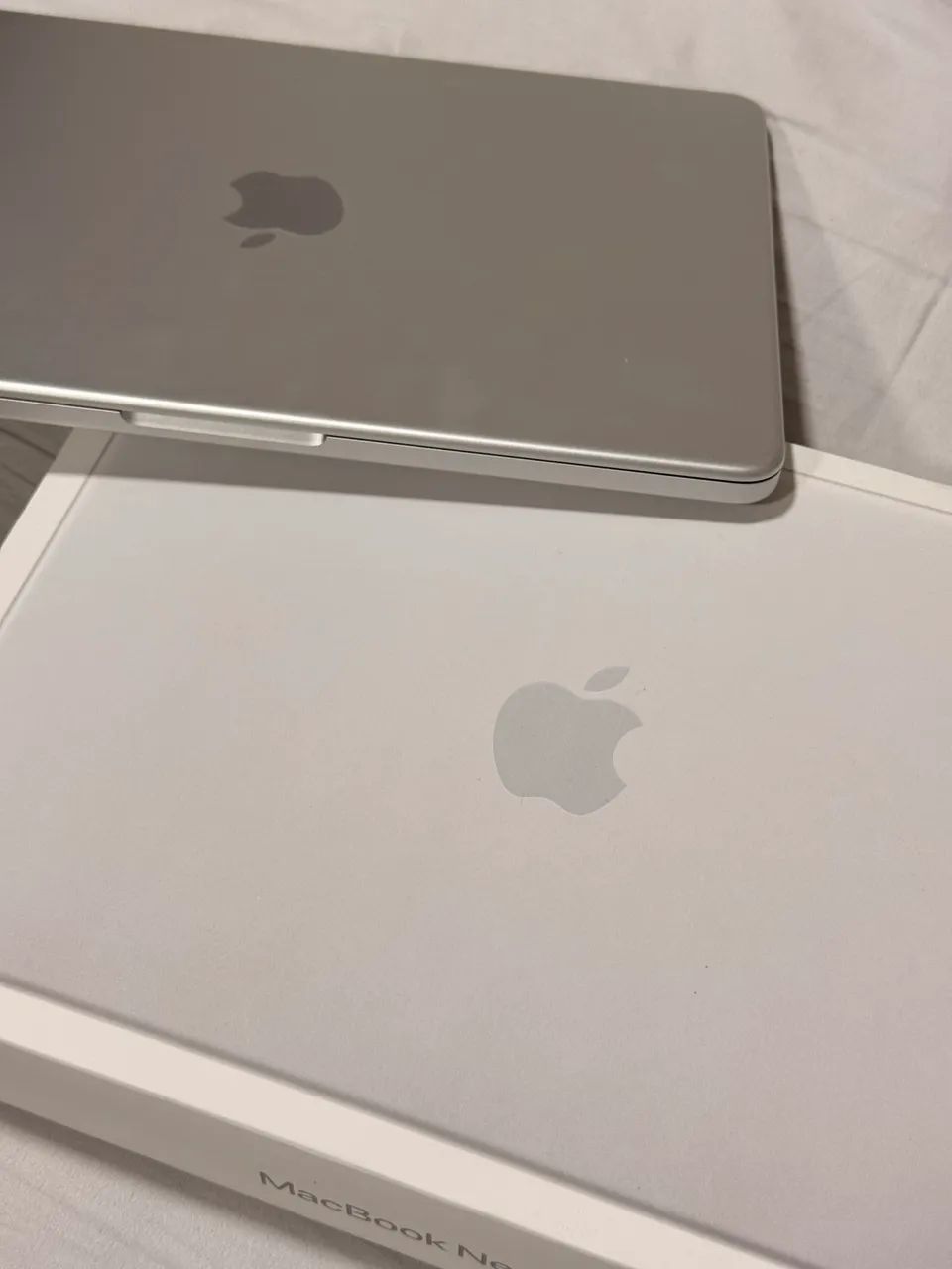 MACBOOK NEO 256g
