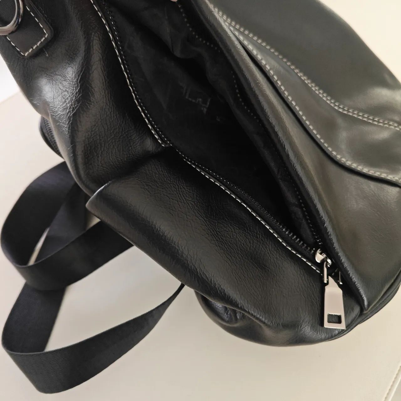 Mochila de Couro Preto - Foto 5