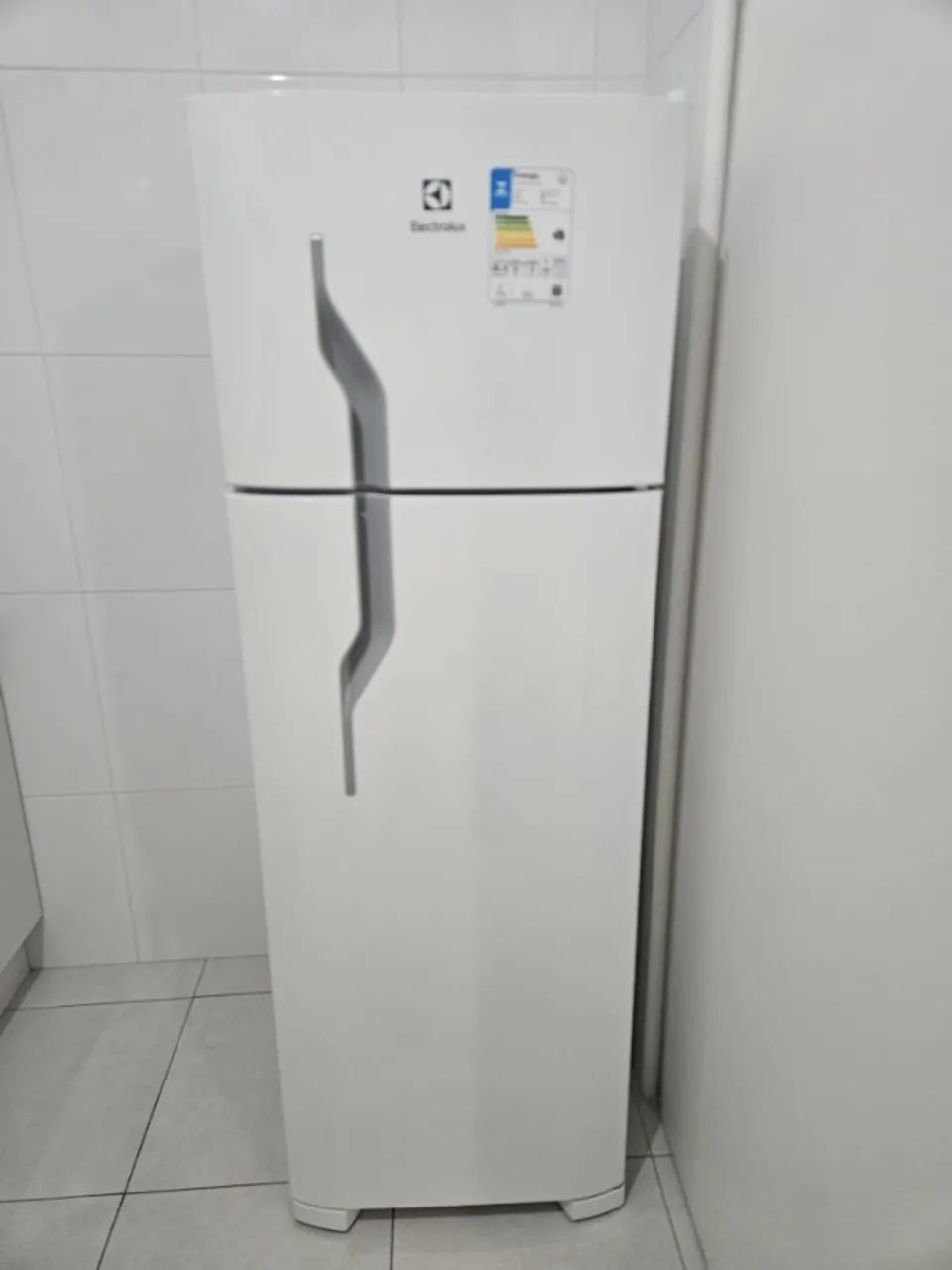 Geladeira Eletrolux 260 litros