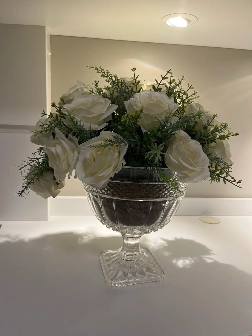 Vaso e arranjo de flores 