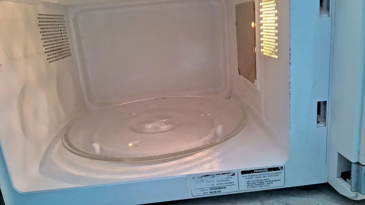 Vendo micro-ondas funcionando 