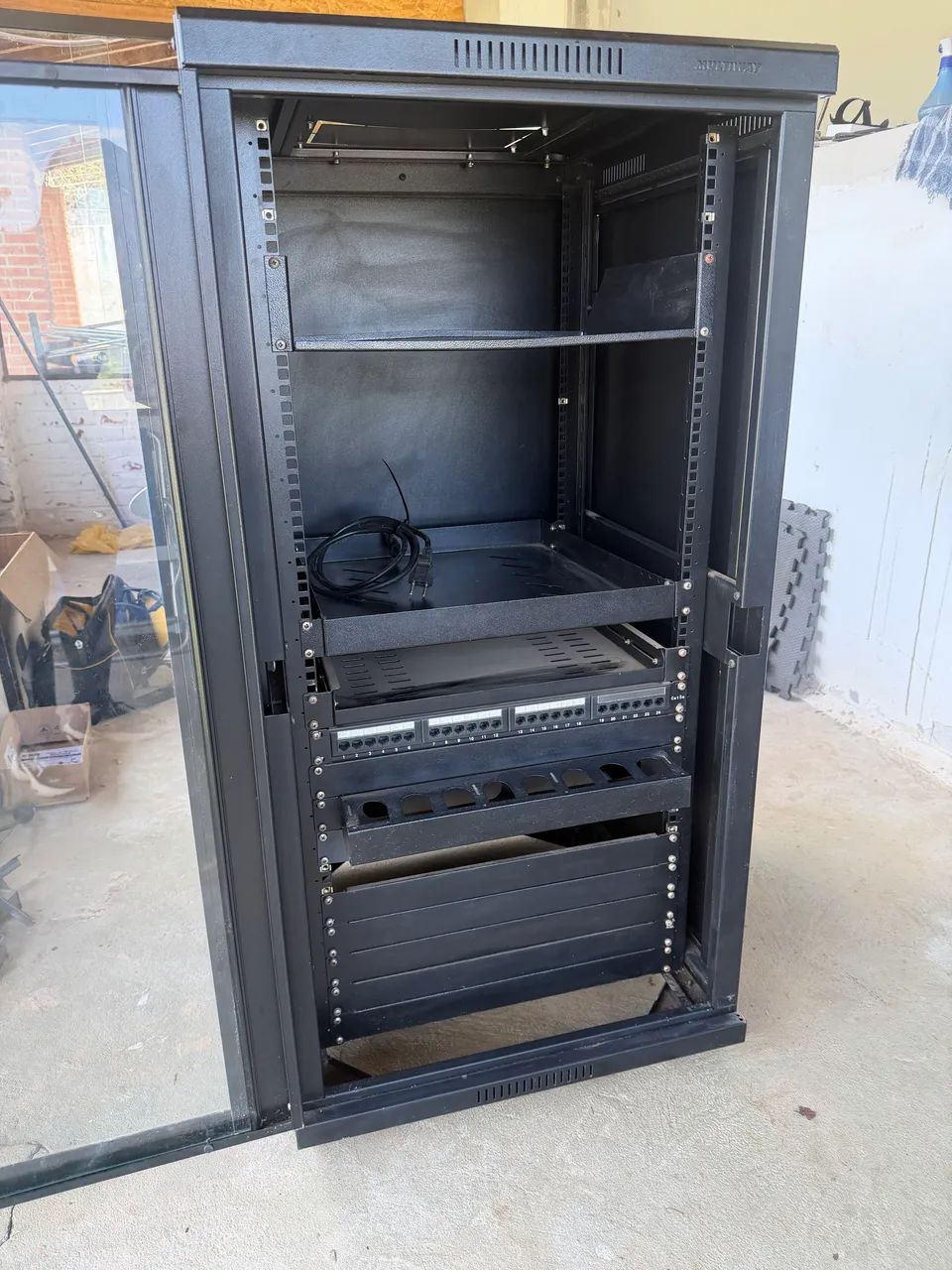 Rack Para Central de Monitoramento, CPU etc com Switch - Foto 2