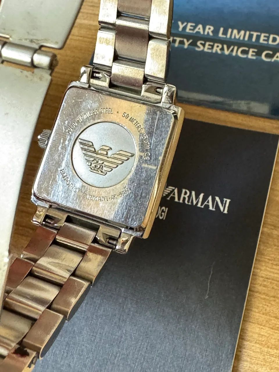 Relógio Armani quadrado 5303 prata fundo preto - Foto 2