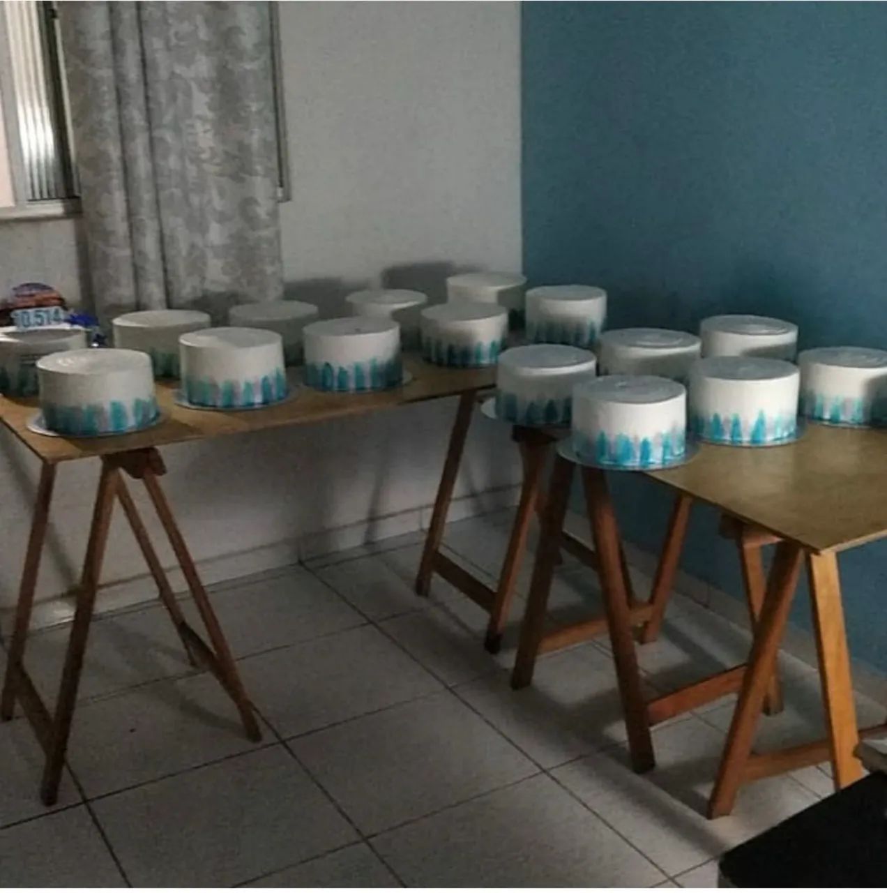 Vendo mesas com Cavalete  - Foto 2