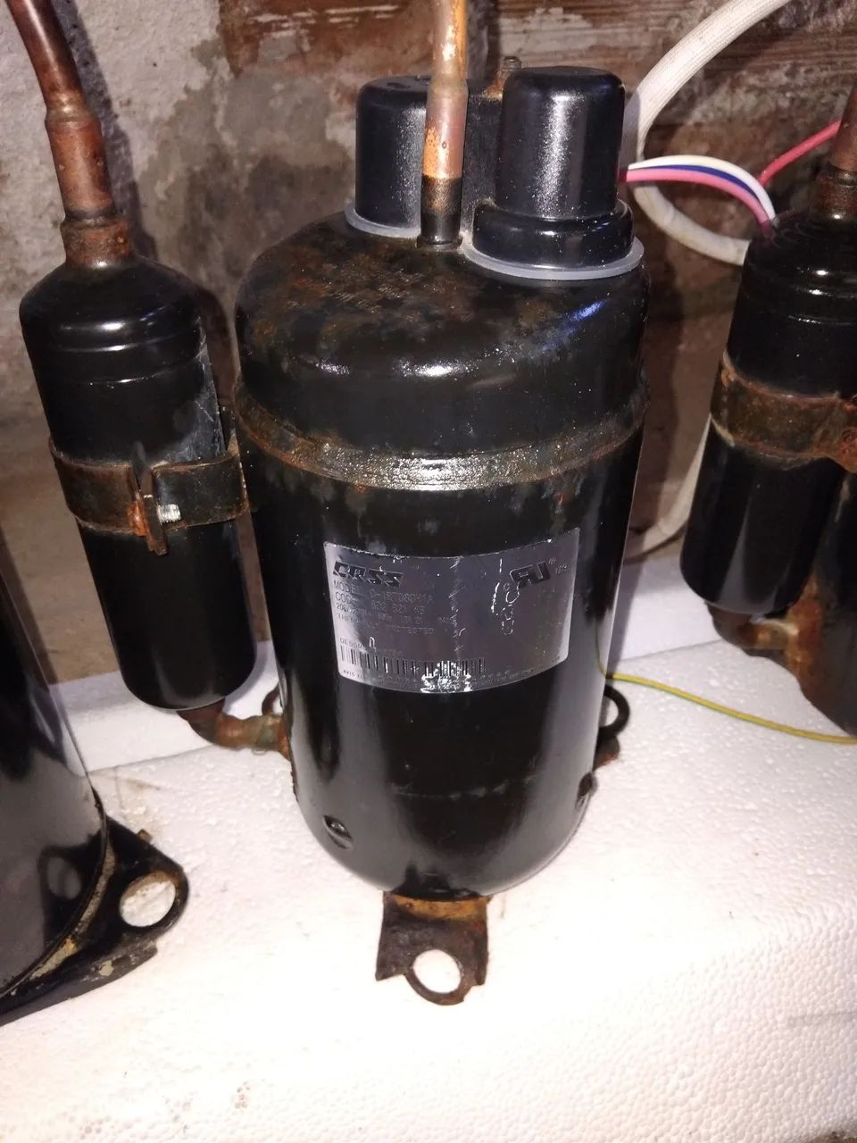 Vendo 8 motor de ar-condicionado  contato * - Foto 3