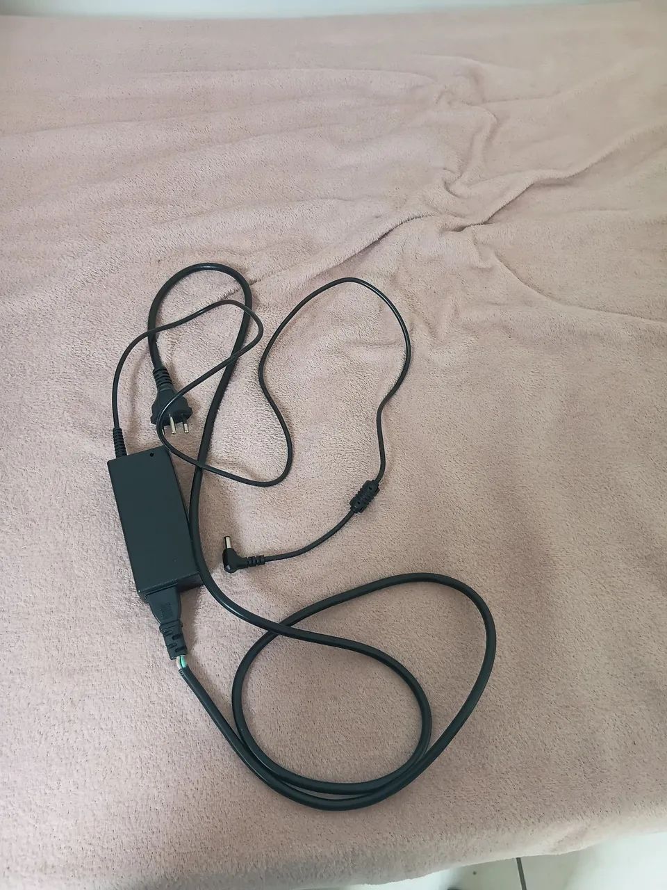 Vendo cabo notebook funcionando perfeitamente  110 v