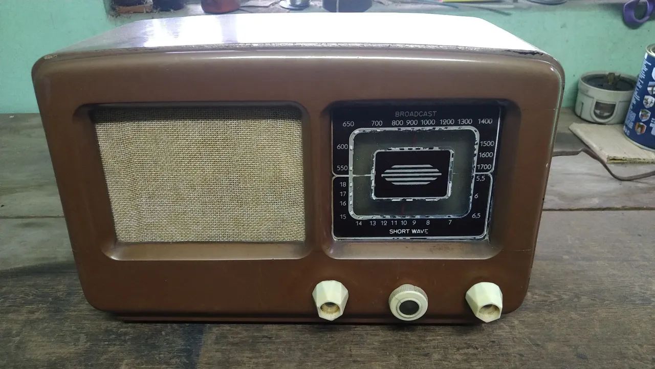 Radio Valvulado AM 127V funcionando 