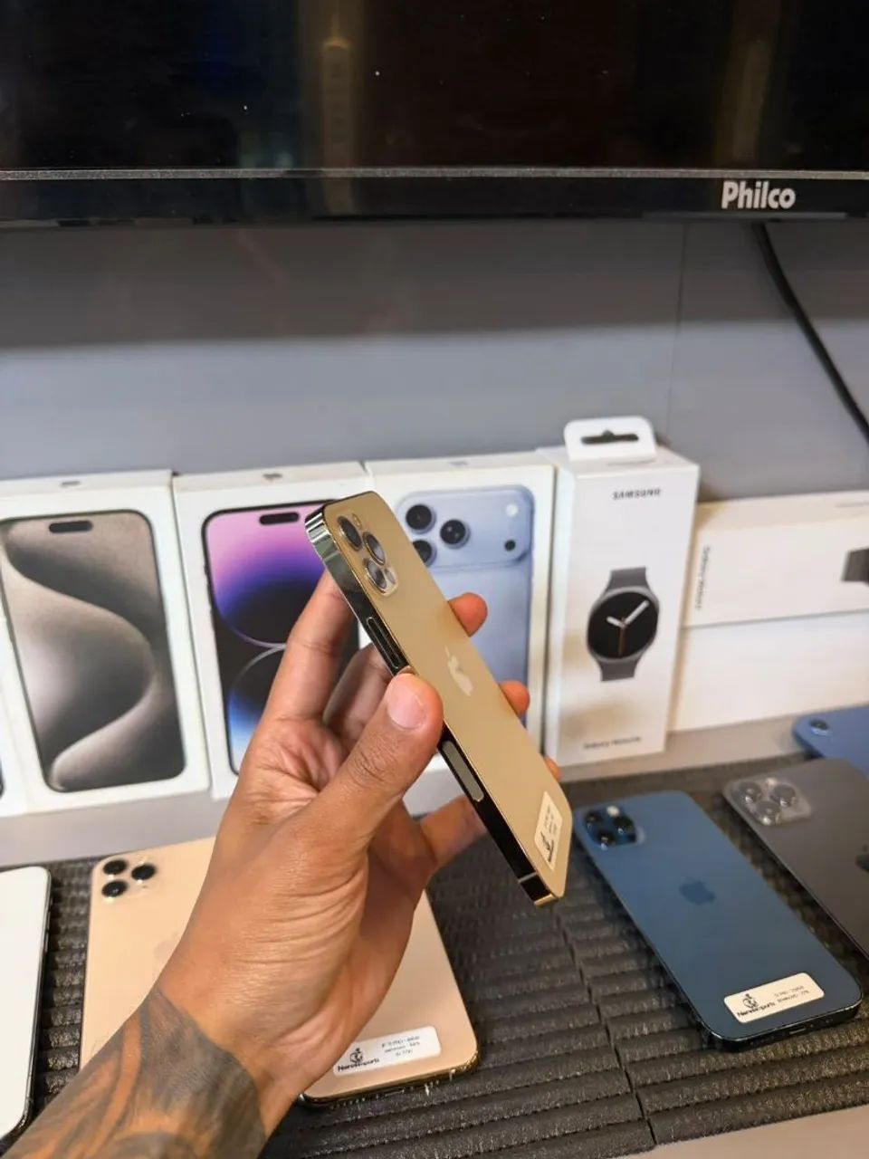 IPHONE 12 PRO 256GB<br>R$ 2.050 - Foto 2
