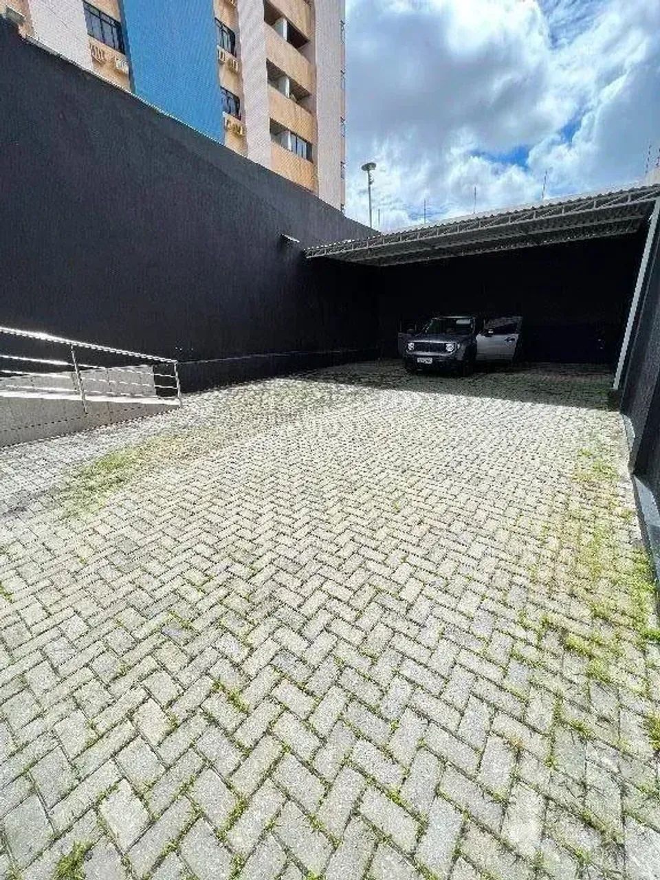 Ponto comercial com mobília e estacionamento na João Quirino - Foto 3