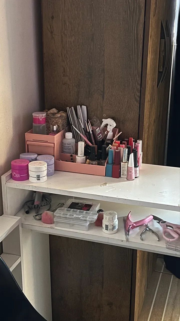 MESA E UTENSÍLIOS PARA NAIL DESIGNER 