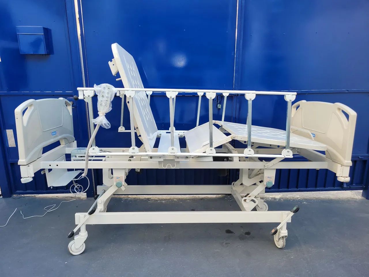 Cama hospitalar elétrica com 8 movimentos  - Foto 2