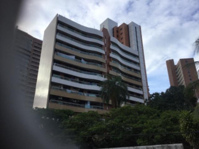 Apartamento 3 suítes Meireles