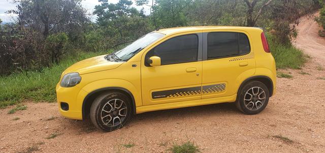 Uno Sporting 1.4 Amarelo