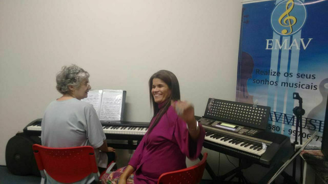 Aulas piano teclado canto violão ou guitarra  - Foto 2