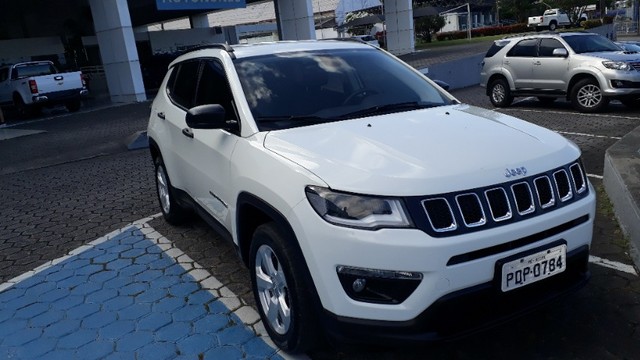 VEÍCULO JEEP COMPASS