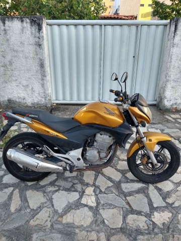 CB 300