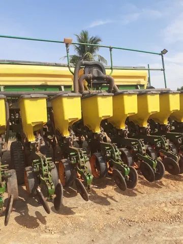 TRATOR COM ATRELADO E PEDAIS JONH DEERE Horta (Matriz) • OLX Portugal