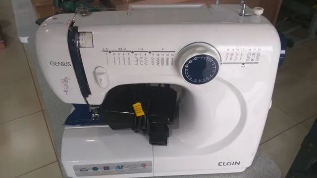 Máquina de costura Elgin genius usada