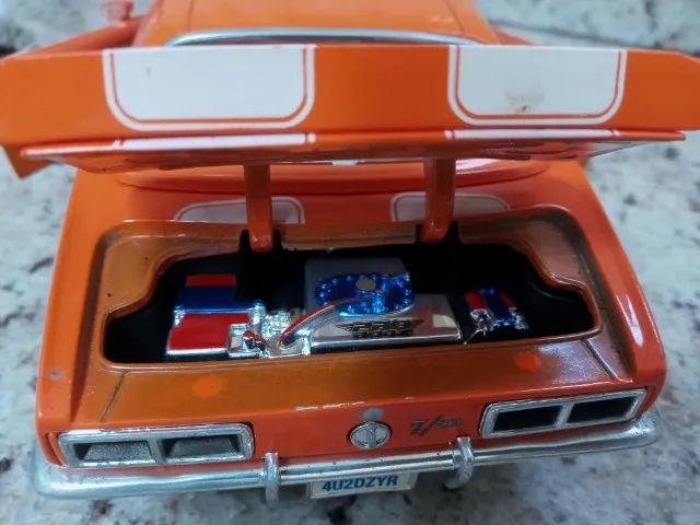 Chevrolet Camaro Z/28  - 1968 - 1:18 - Maisto Colecionador (laranja) - Foto 4