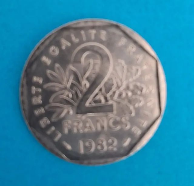 Moeda Antiga Da França - 2 Francs - 1982 - Foto 2