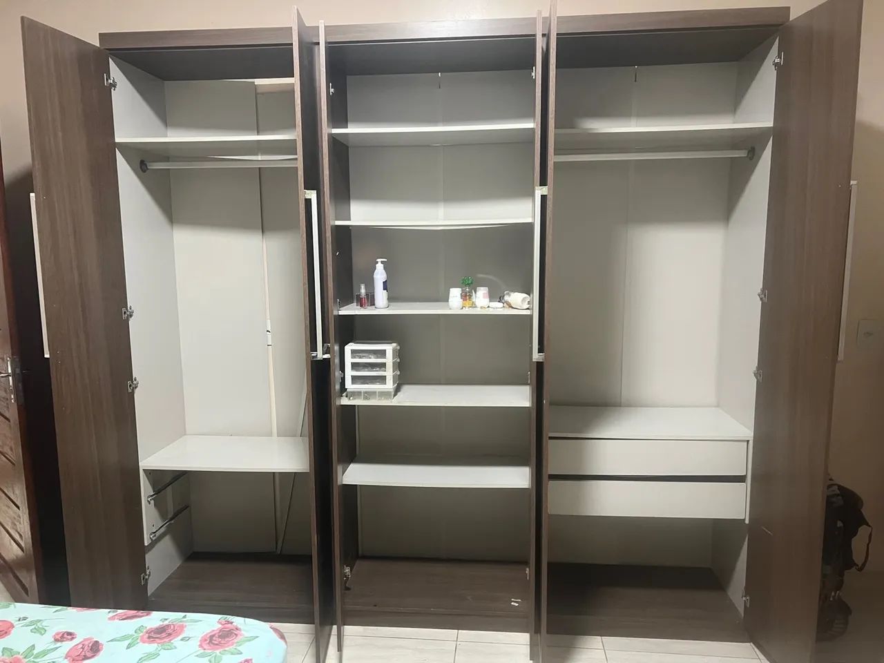 Vendo guarda roupa casal 6 portas - Foto 2