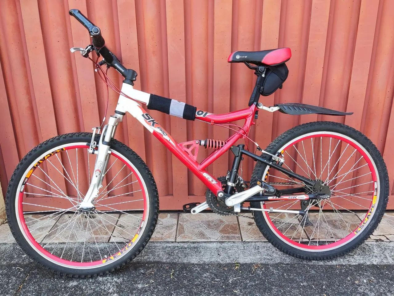 Bicicleta Mountain Bike Caloi Aro 26 SK Pro Trilha- Usada - Foto 2