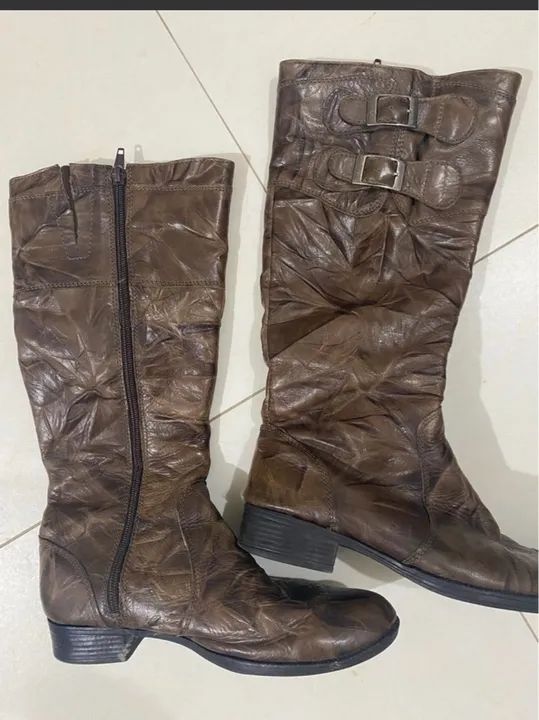 Bota em COURO LEGÍTIMO tam 35 - Foto 4