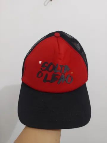 Boné rubro negro da marca souldila 