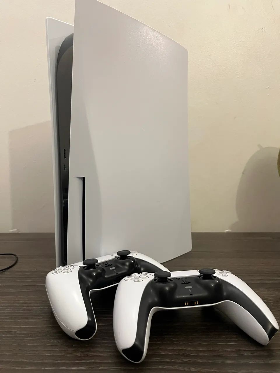 Ps5 com dois controles, 5 jogos FC 25, 2K25, UFC 5, GTA V, SPIDER MAN 2