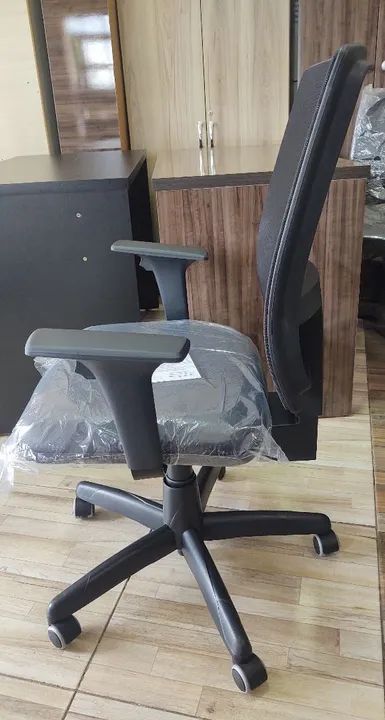 Cadeira de Escritório Giratória com Rodinhas - Foto 2