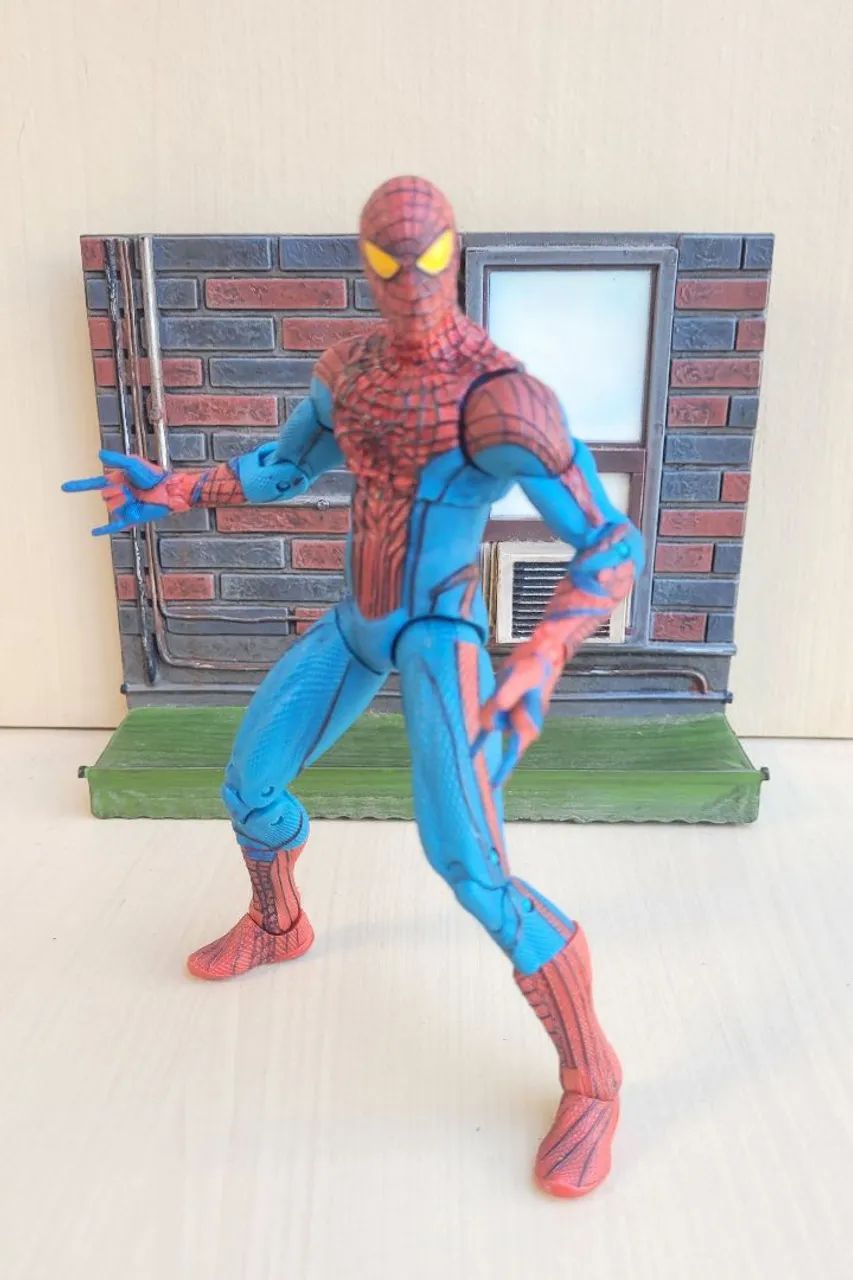 Amazing Spiderman Marvel Diamond Select Toys  - Foto 2